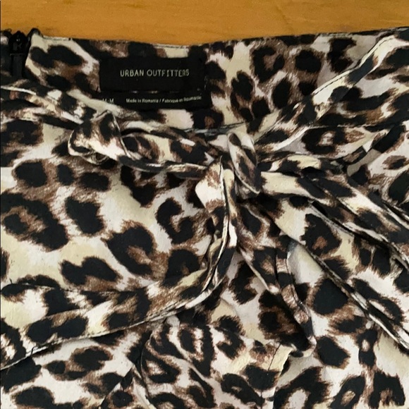 Leopard print faux wrap mini skirt - Picture 2 of 4
